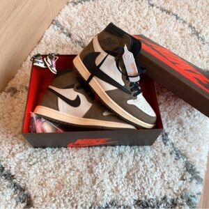 Travis Scott x Air Jordan 1 High OG “Mocha” - Authentic and in Great Condition